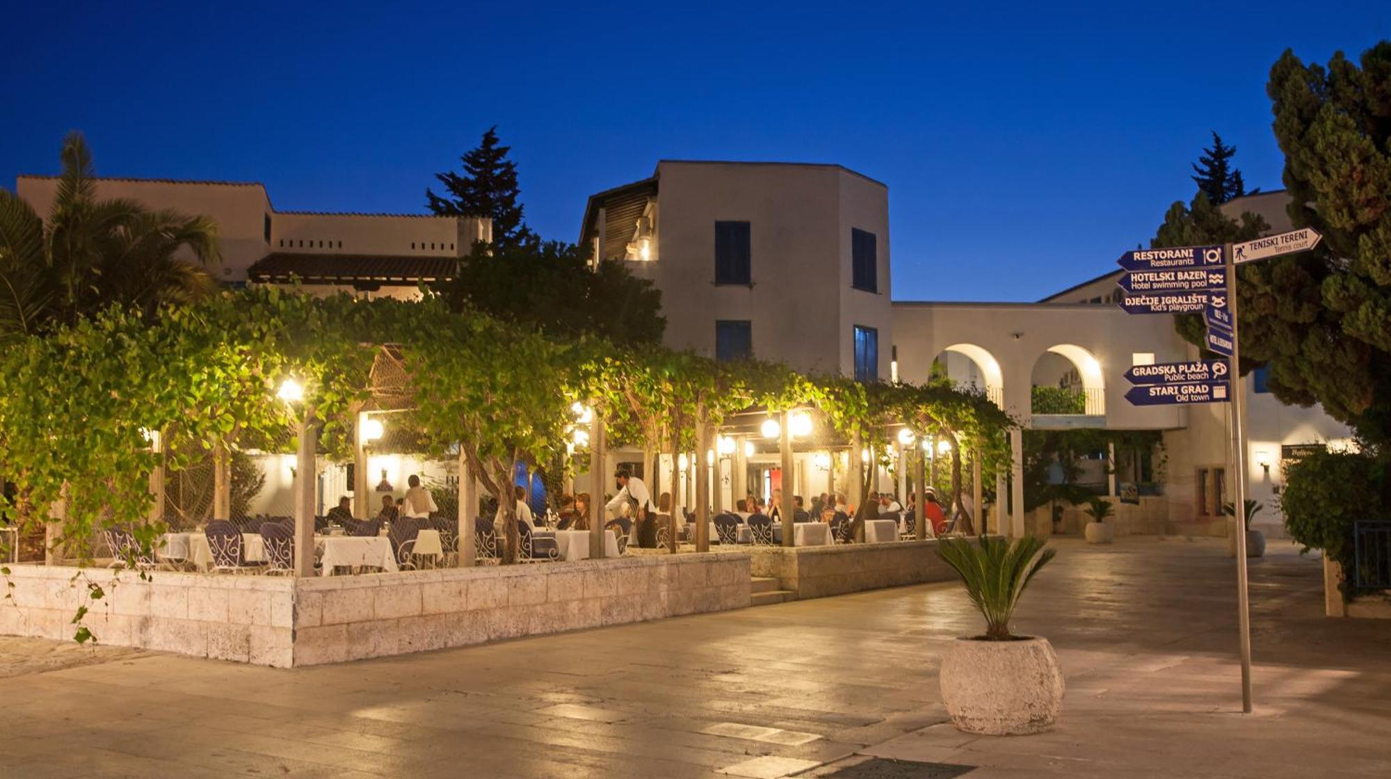 Slovenska Plaza Hotel 3*