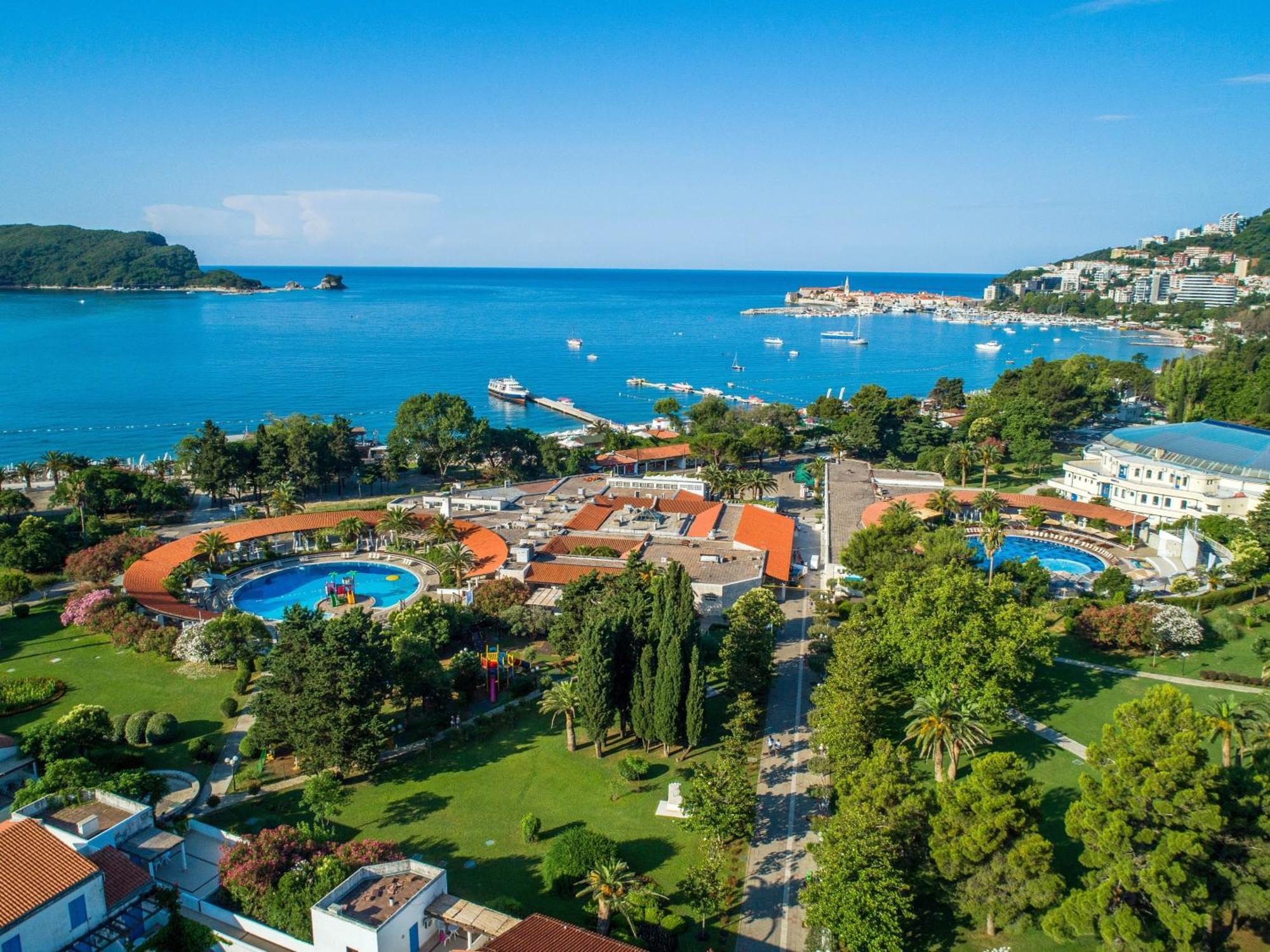 Slovenska Plaza Hotel 3*
