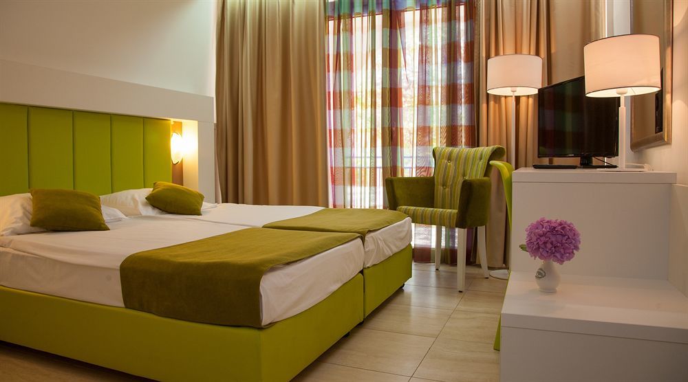 Slovenska Plaza Hotel 3*